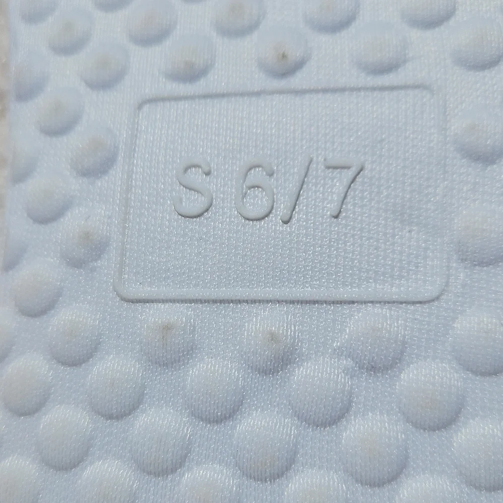 NEW WITH TAGS Kensie Size 6/7 Ivory Red Strawberries Fuzzy Memory Foam Slippers - Picture 16 of 17